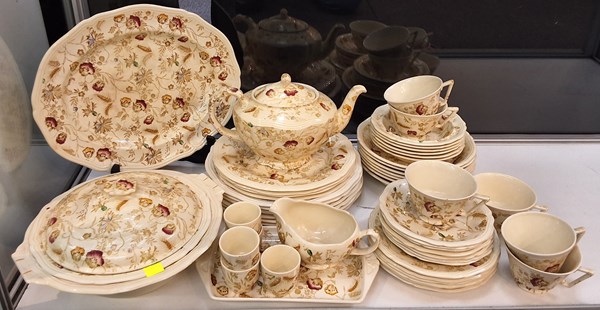 Lot 1411 - DINNERWARE