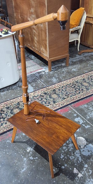 Lot 186 - LAMP TABLE