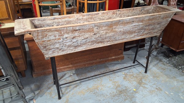 Lot 313 - TROUGH