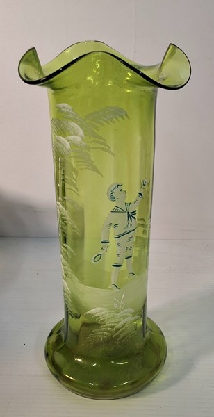 Lot 1362 - MARY GREGORY VASE