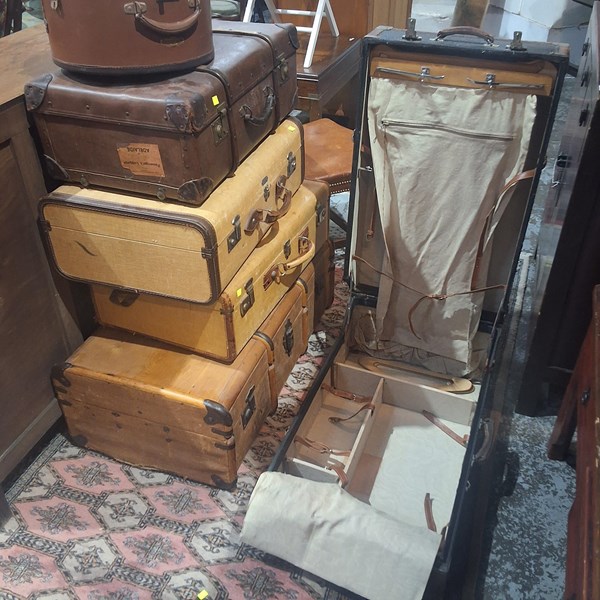 Lot 146 - SUITCASES