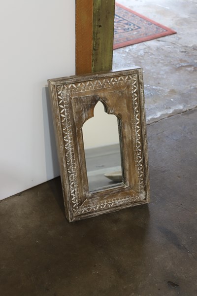 Lot 77 - MIRROR