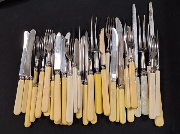Lot 1379 - CUTLERY