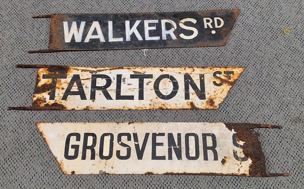 Lot 410 - STREET SIGNS