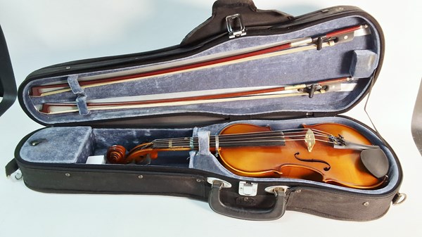 Lot 1220 - VIOLIN