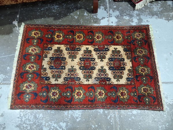 Lot 42 - ENTRANCE RUG
