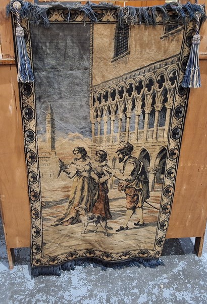 Lot 47 - DECORATIVE WALL HANGING