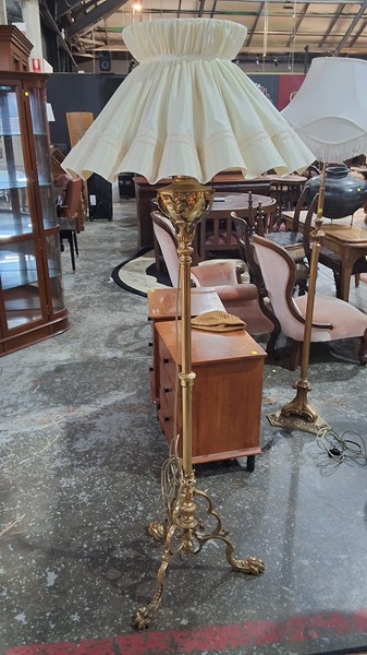 Lot 204 - STANDARD LAMP