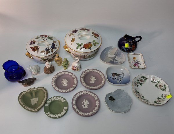 Lot 1403 - MIXED CHINA