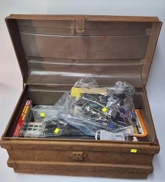 Lot 1550 - TOY TRAIN CHEST