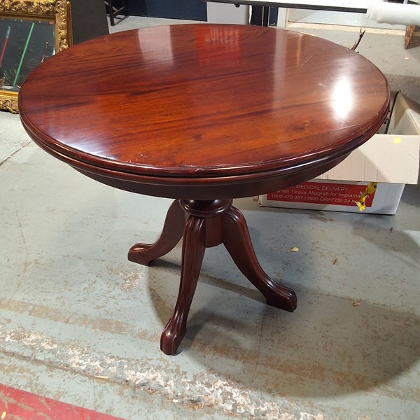 Lot 169 - DINING TABLE