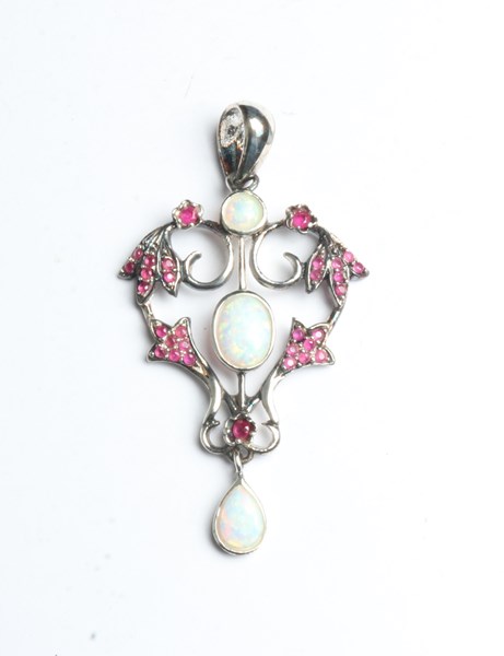Lot 1055 - SILVER PENDANT