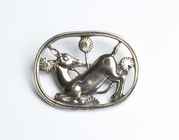 Lot 1053 - SILVER BROOCH