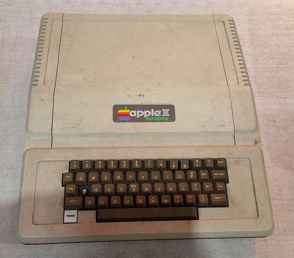Lot 1355 - APPLE KEYBOARD