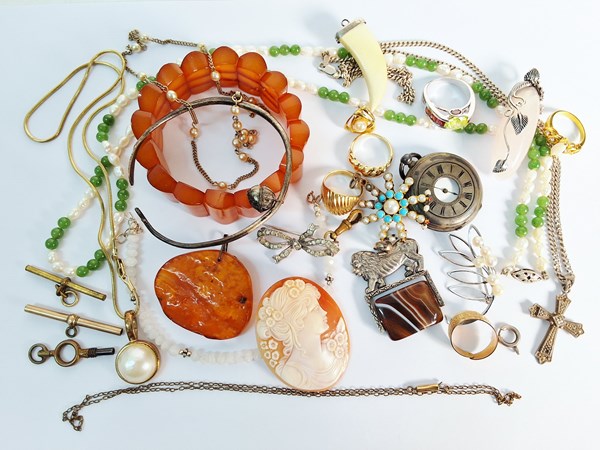 Lot 1092 - JEWELLERY