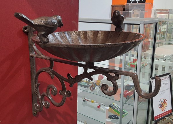 Lot 411 - BIRD FEEDER