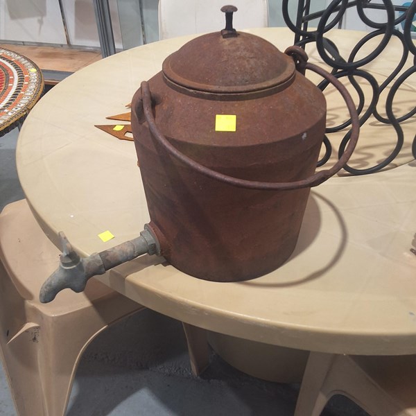 Lot 255 - WATER POT