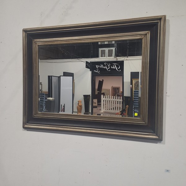 Lot 418 - MIRROR