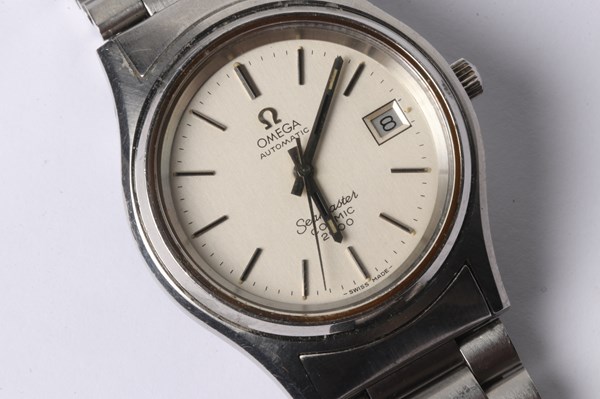 Lot 1044 - OMEGA WRIST WATCH