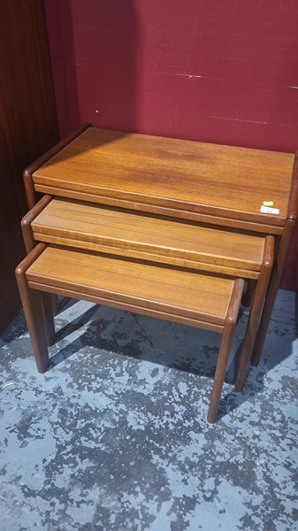 Lot 21 - NEST OF TABLES