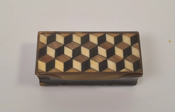 Lot 1025 - SNUFF BOX
