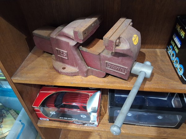 Lot 408 - BENCH VICE