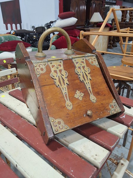 Lot 230 - COAL SCUTTLE