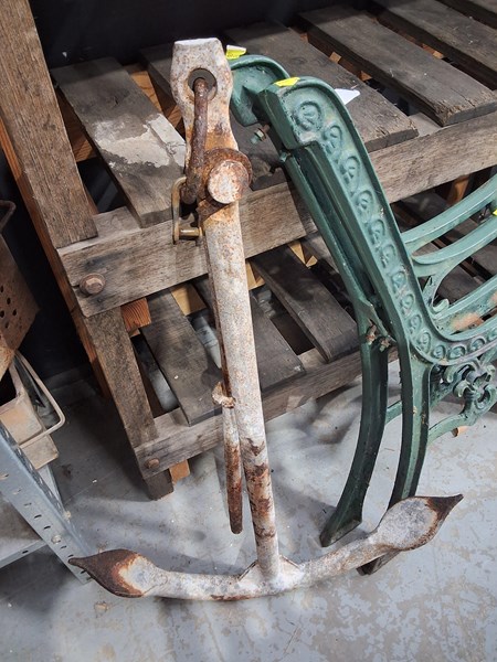 Lot 233 - ANCHOR