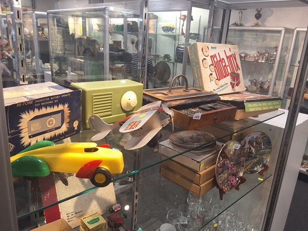 Lot 1428 - VINTAGE TOYS