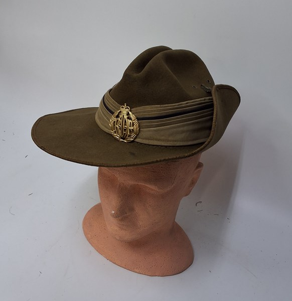 Lot 1335 - SLOUCH HAT