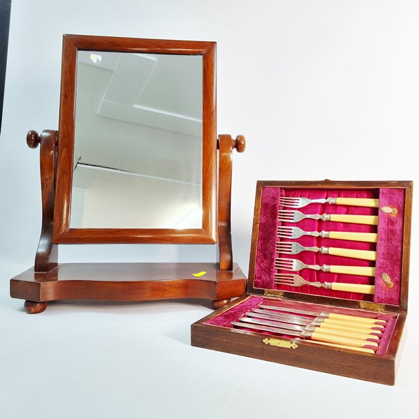 Lot 1358 - DRESSING TABLE MIRROR & CUTLERY SET