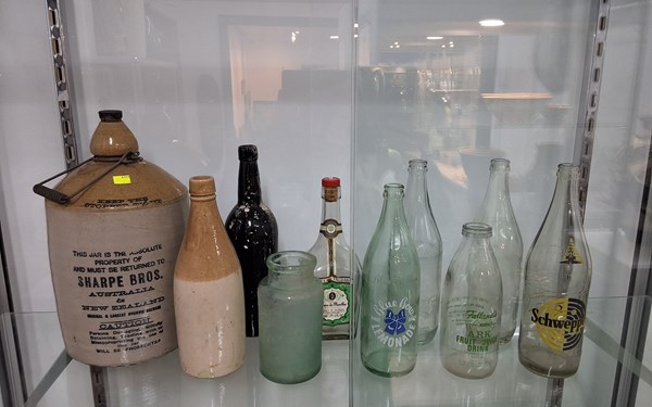 Lot 1486 - BOTTLES AND JARS