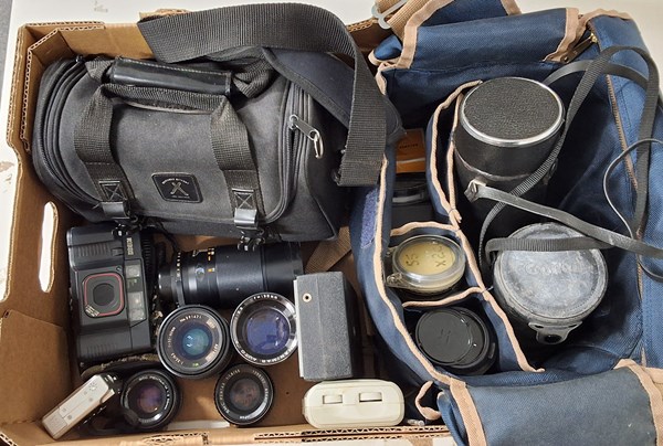 Lot 1293 - ASSORTED CAMERA GEAR