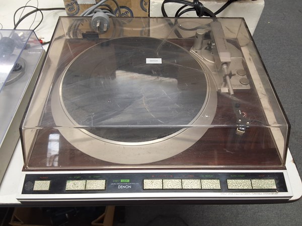 Lot 1391 - TURNTABLE