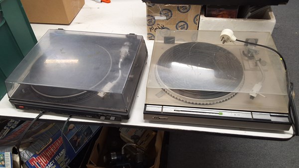 Lot 1549 - TURNTABLES