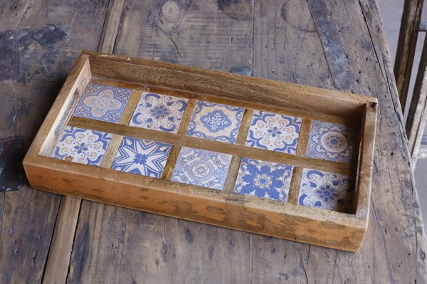 Lot 108 - TRAY