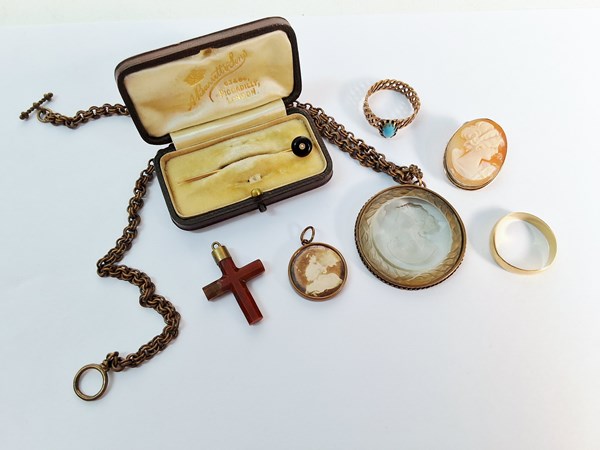 Lot 1035 - JEWELLERY