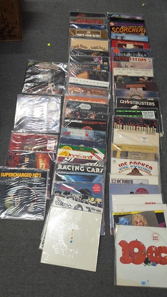 Lot 1551 - VINYL RECORDS