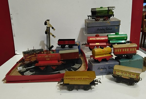 Lot 1525 - HORNBY TRAINS