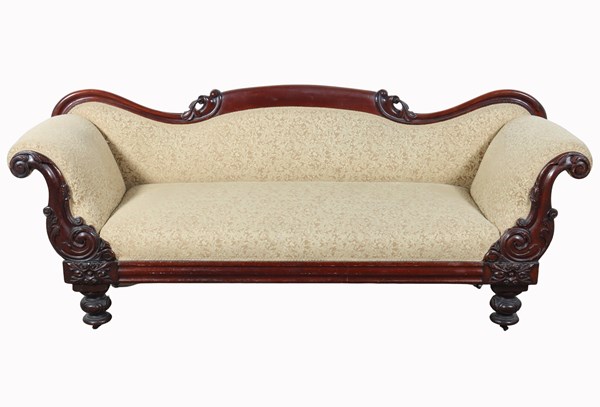 Lot 18 - SETTEE