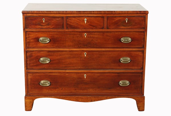 Lot 118 - GEORGIAN CHEST OF DRAWERS