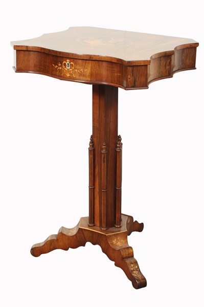 Lot 116 - SEWING WORK TABLE