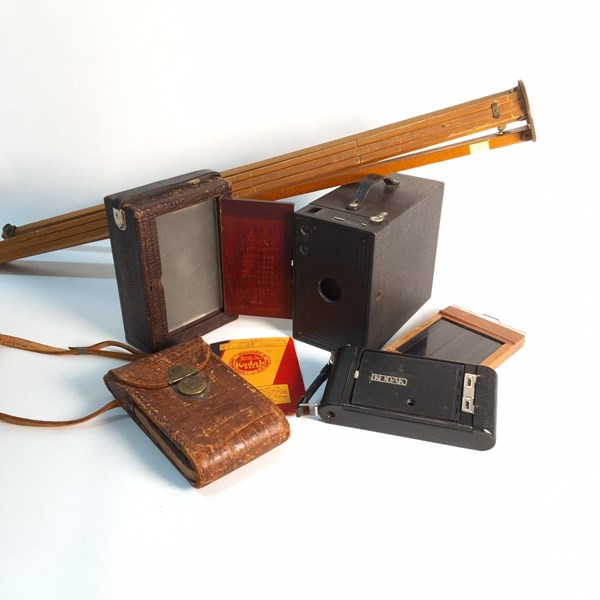 Lot 1444 - VINTAGE CAMERA COLLECTION