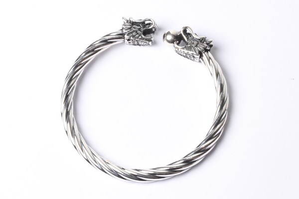 Lot 1033 - SILVER BANGLE