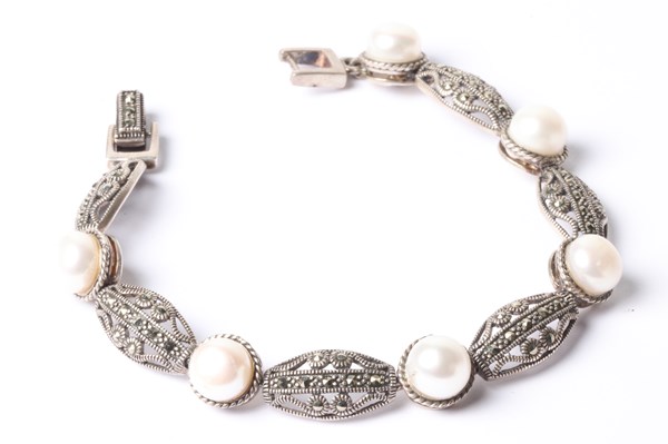 Lot 1021 - SILVER BRACELET