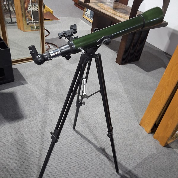 Lot 205 - REFRACTOR TELESCOPE