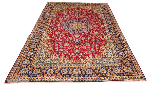 Lot 117 - ISFAHAN RUG
