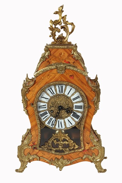 Lot 105 - MANTEL CLOCK