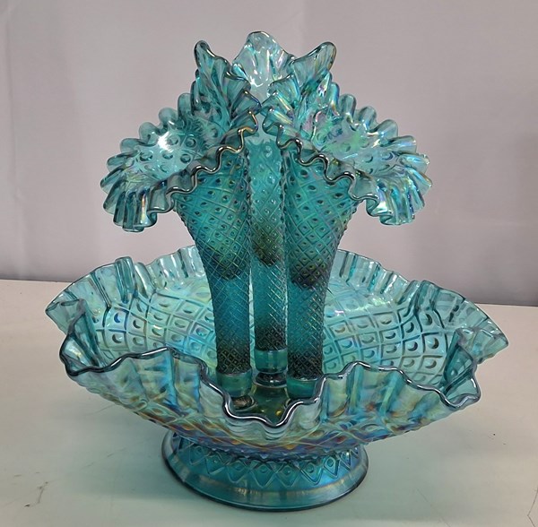 Lot 1243 - GLASS EPERGNE