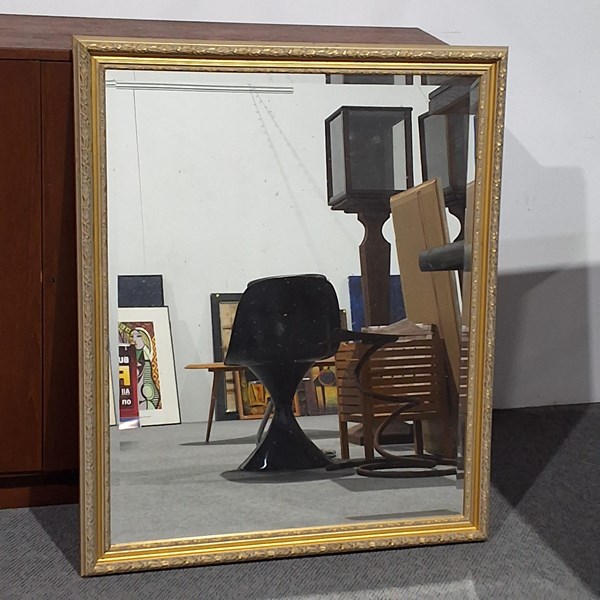 Lot 272 - WALL MIRROR